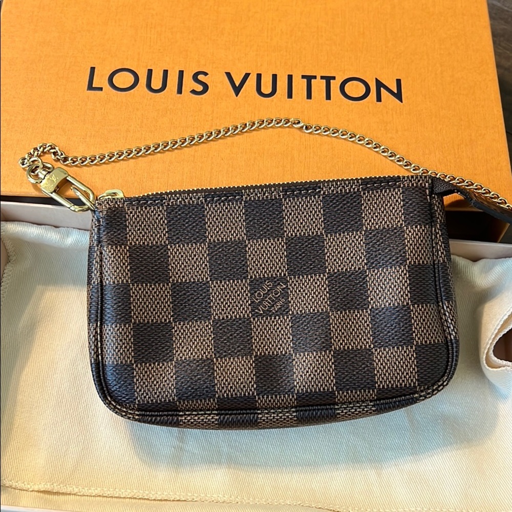 EUC•LOUIS VUITTON• MINI POCHETTE• DAMIER EBENE•MADE IN FRANCE•IMMACULATE